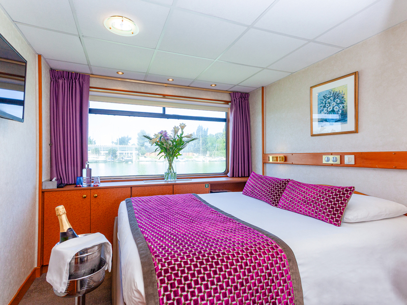 Middle Deck 1 Double Bed Cat C